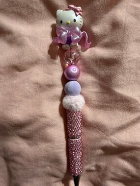 Rhinestone pen with Hello Kitty topper.  Includes extra pen refill.